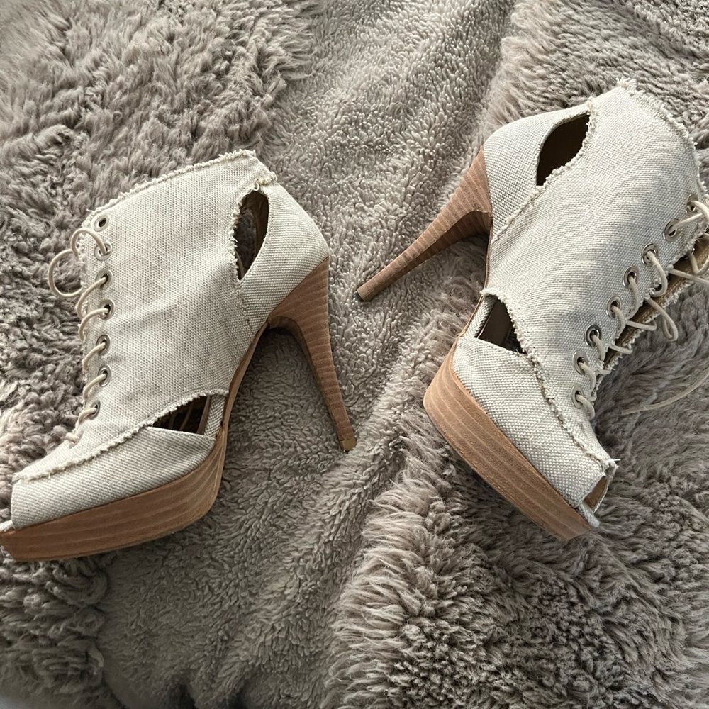 Stuart Weitzman heels - Picture 3 of 4